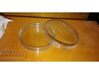 Laboratory cups, Petri dishes