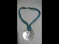 Necklace with a large mother-of-pearl mother-of-pearl shell